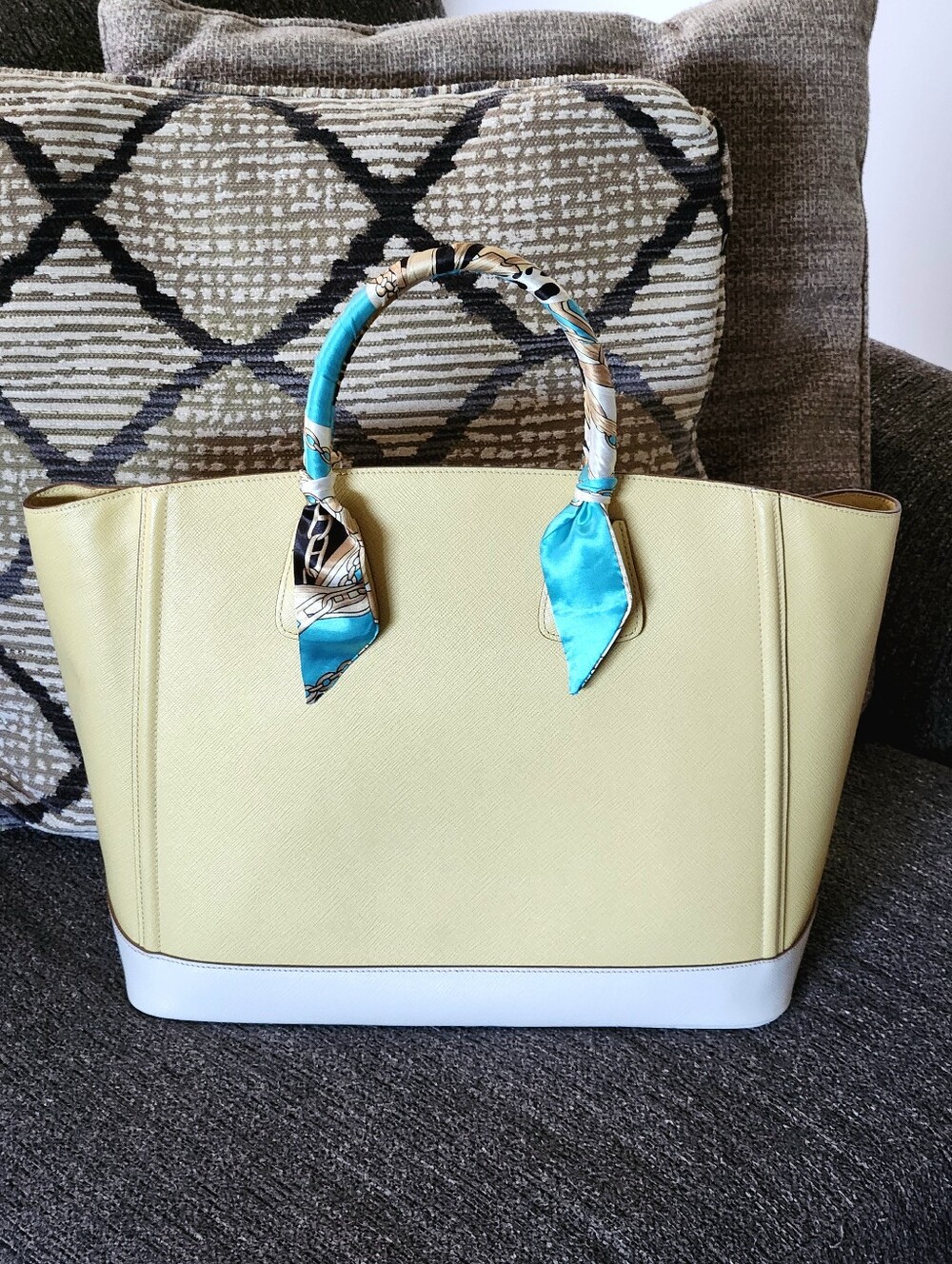 💛RARE Prada💛 - Bi-Color Ananas/Talco Saffiano Lux Leather Large Shopping Tote - Picture 5 of 16